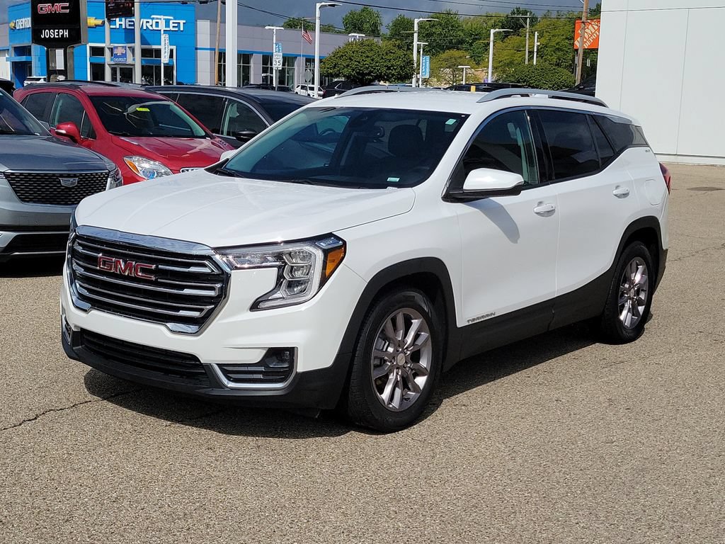 Used 2024 GMC Terrain SLT FWD image 2