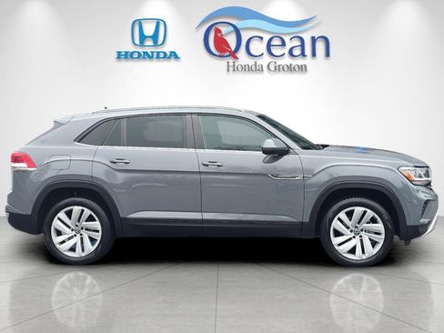 Used 2021 Volkswagen Atlas Cross Sport SE image 2