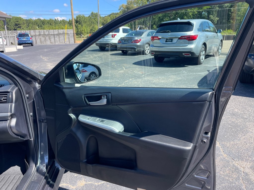 Used 2013 Toyota Camry SE FWD image 19
