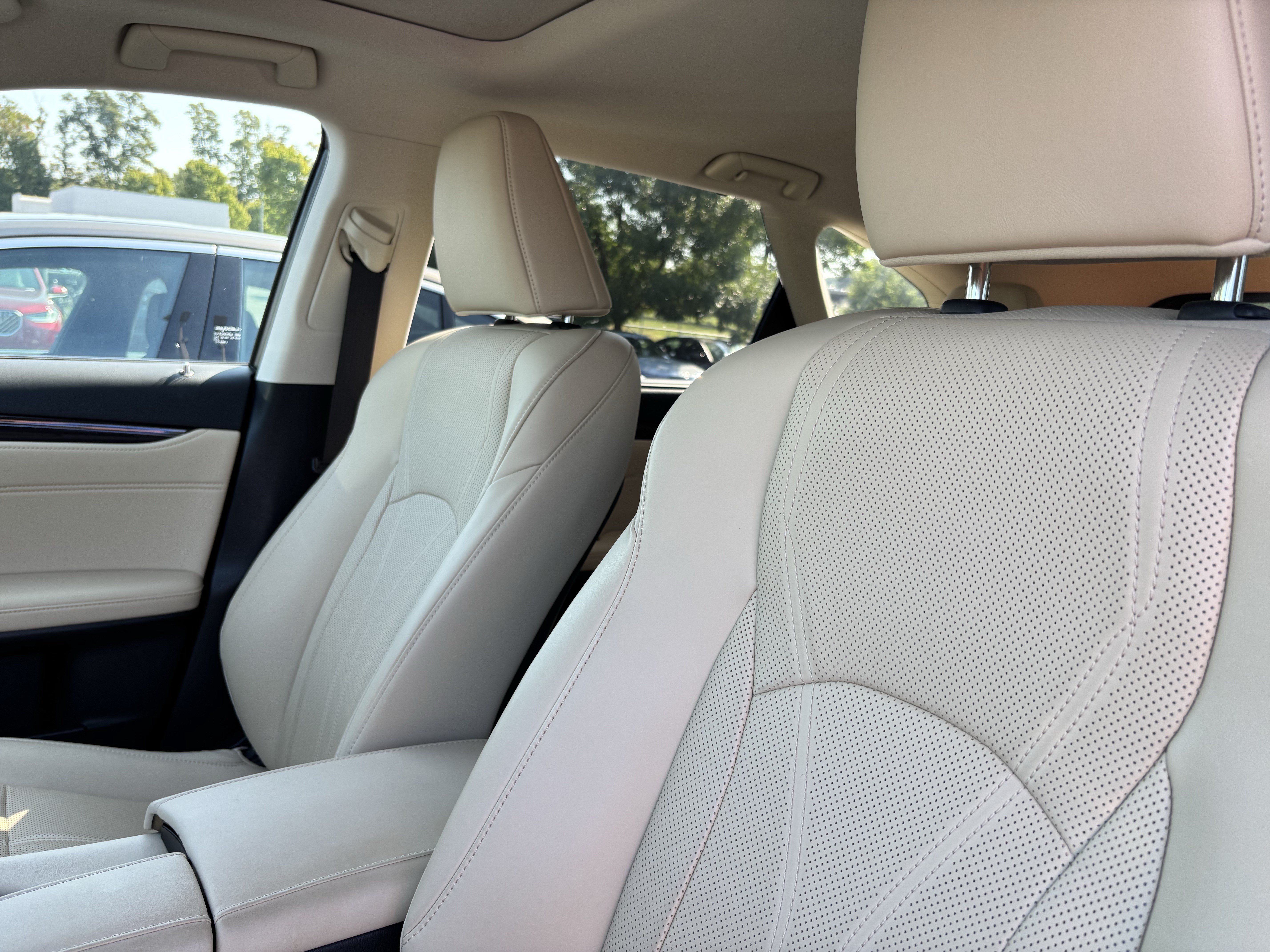 Used 2022 Lexus RX 350L Luxury w/ Accessory Package (Z1) FWD image 17