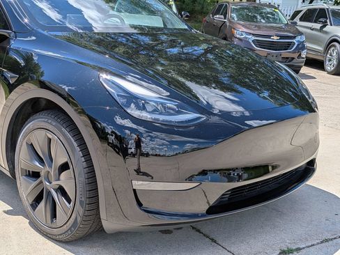 Used 2024 Tesla Model Y Long Range AWD/4WD image 30