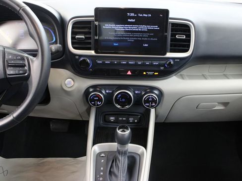 Used 2024 Hyundai Venue Limited FWD image 21