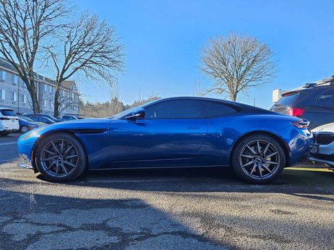 Used 2020 Aston Martin DB11 Coupe image 3