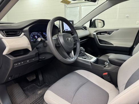 Used 2023 Toyota RAV4 XLE image 13