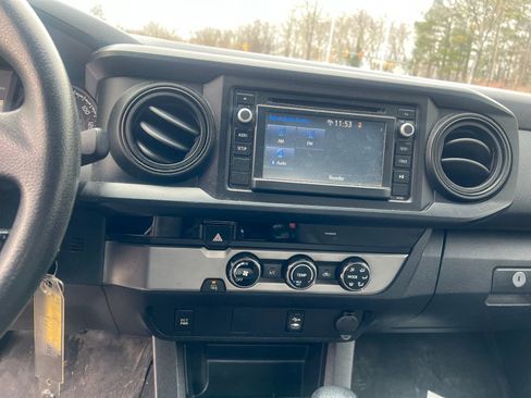Used 2016 Toyota Tacoma SR image 20