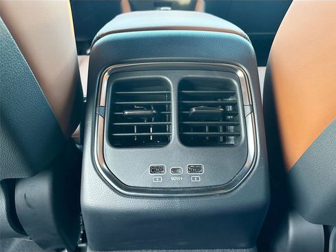 New 2025 VinFast VF 8 Plus image 26