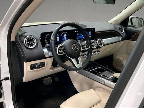 Used 2023 Mercedes-Benz GLB 250 4MATIC image 17