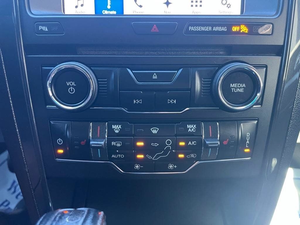 Used 2017 Ford Explorer XLT w/ Equipment Group 202A AWD/4WD image 14