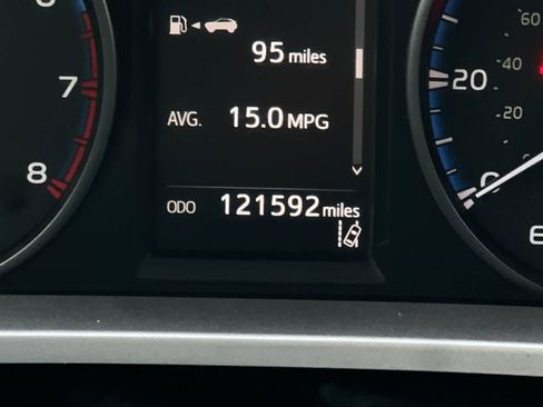 Used 2017 Toyota RAV4 LE FWD image 24