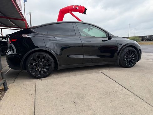 Used 2021 Tesla Model Y Long Range image 11