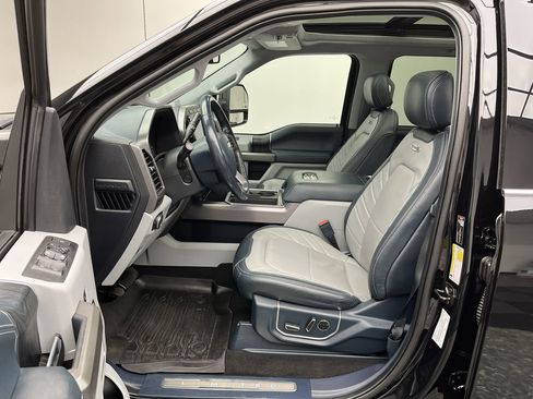 Used 2022 Ford F350 Limited image 3