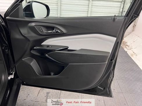 Used 2025 Chevrolet Trax LT image 38