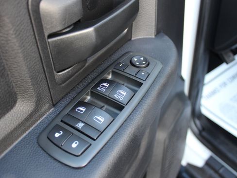 Used 2013 RAM 2500 Tradesman w/ Chrome Appearance Group image 15