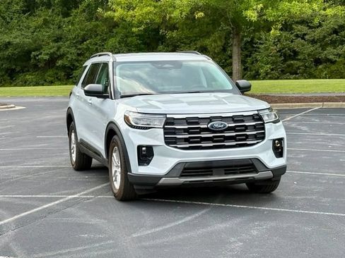 Used 2026 Ford Explorer Active w/ Active Comfort Package RWD image 11