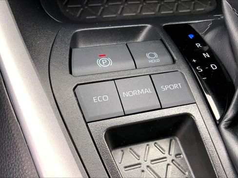 Used 2025 Toyota RAV4 XLE Premium image 34