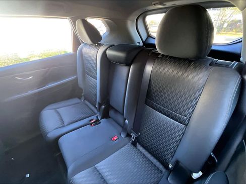 Used 2019 Nissan Rogue SV image 18