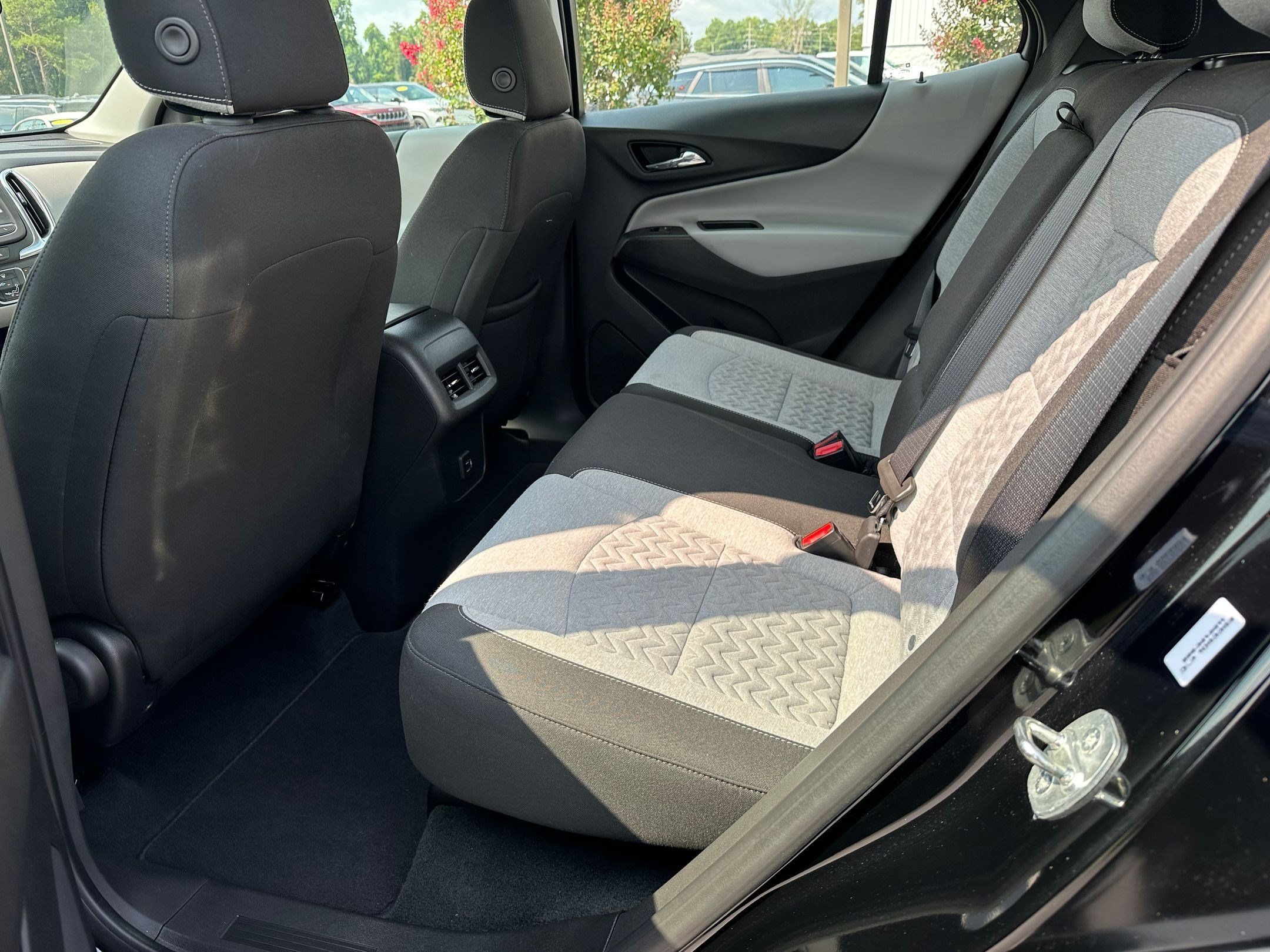 Used 2023 Chevrolet Equinox LS w/ Midnight Edition FWD image 17