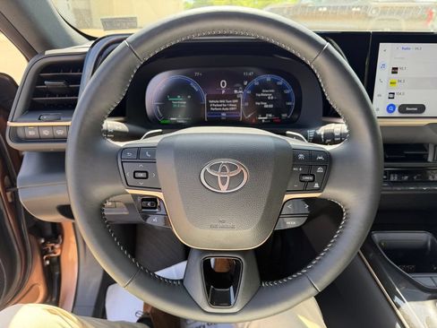 Certified 2025 Toyota Crown Signia AWD/4WD image 14