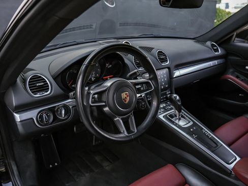 Used 2019 Porsche 718 Cayman S RWD image 2