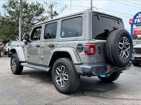 Used 2022 Jeep Wrangler Unlimited Sahara w/ Cold Weather Group AWD/4WD image 4