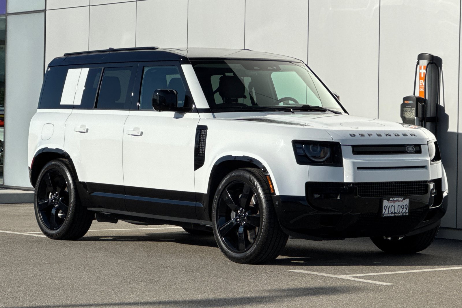 Certified 2026 Land Rover Defender 110 X-Dynamic SE AWD/4WD image 7
