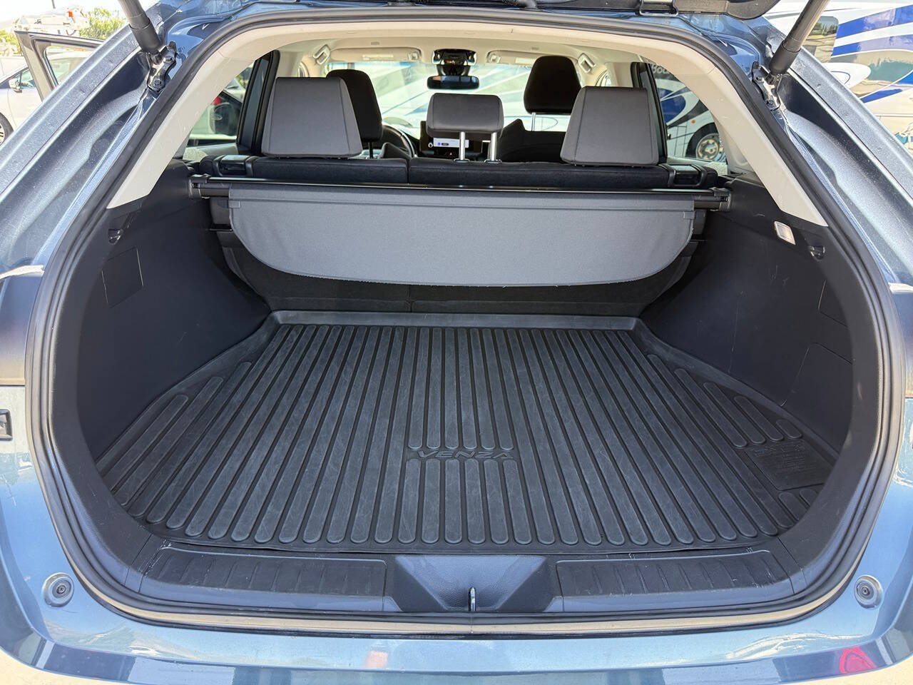 Used 2024 Toyota Venza LE AWD/4WD image 23