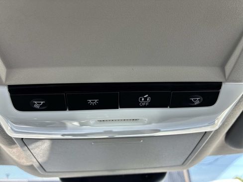 Certified 2023 Nissan Sentra SV FWD image 33