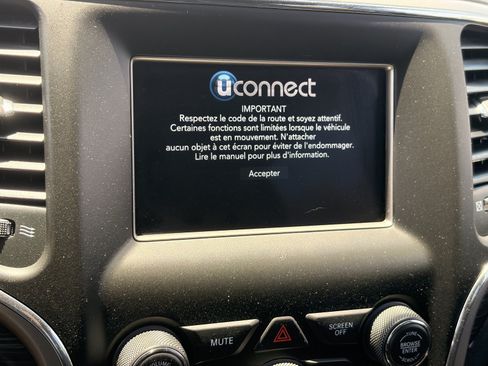 Used 2019 Jeep Grand Cherokee Laredo RWD image 21