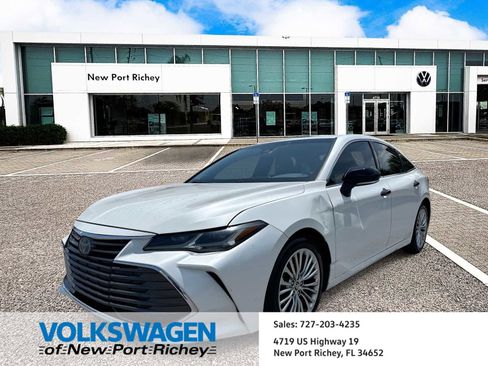 Used 2020 Toyota Avalon Limited FWD image 1