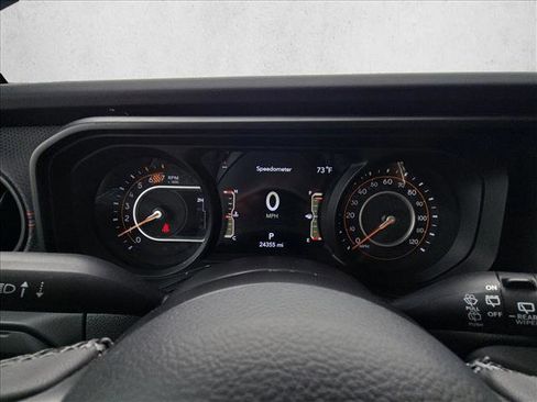 Used 2025 Jeep Wrangler Unlimited Rubicon AWD/4WD image 10