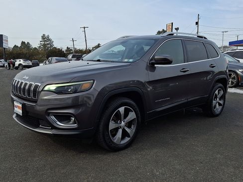 Used 2019 Jeep Cherokee Limited image 3