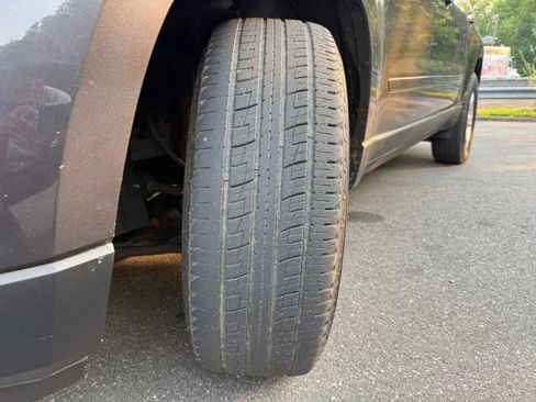 Used 2016 GMC Acadia SLE image 32