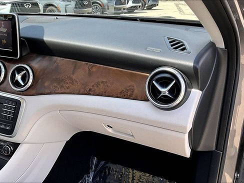 Used 2016 Mercedes-Benz GLA 250 4MATIC image 27