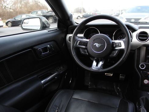 Used 2017 Ford Mustang Premium image 9