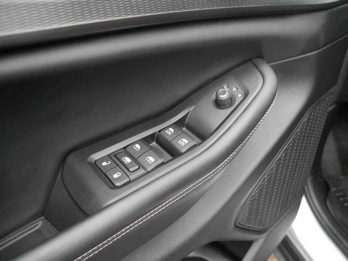 Used 2023 Jeep Grand Cherokee L Laredo image 25