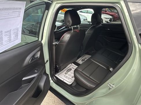 Certified 2024 Chevrolet Trax RS w/ Sunroof Package image 17