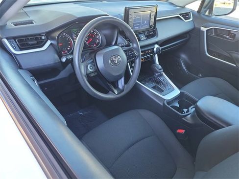 Used 2019 Toyota RAV4 LE image 6
