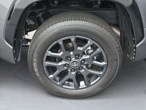 Used 2025 Toyota Tundra Platinum AWD/4WD image 33