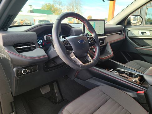 Used 2025 Ford Explorer ST-Line image 9