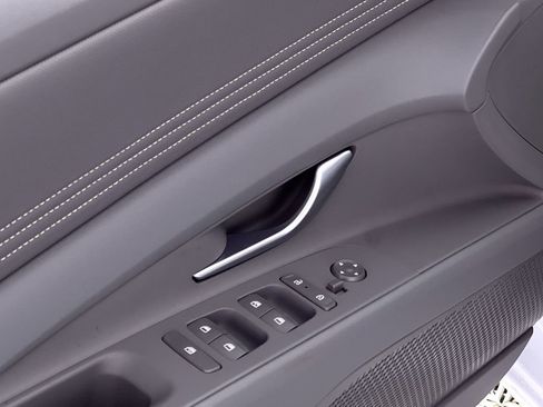 New 2025 Hyundai Elantra Sport image 13