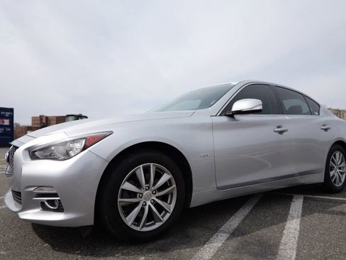 Used 2017 INFINITI Q50 Premium w/ 2.0T Premium Plus Package image 4