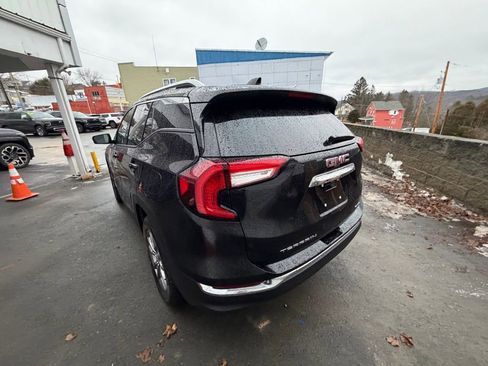 Used 2024 GMC Terrain SLT image 3