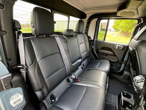 New 2025 Jeep Gladiator Sport image 14