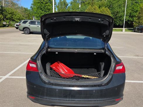 Used 2021 Chevrolet Malibu LS FWD image 16