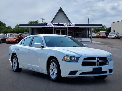 Used 2011 Dodge Charger SE image 1