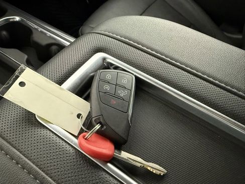 Used 2022 Chevrolet Silverado 1500 LTZ w/ Z71 Off-Road Package image 28