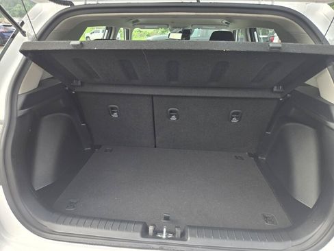 Used 2024 Hyundai Venue SE FWD image 7