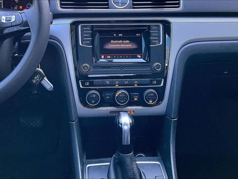 Used 2016 Volkswagen Passat 1.8T R-Line image 6