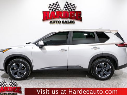 Used 2024 Nissan Rogue SV FWD image 1