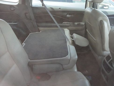 Used 2017 Honda Pilot Touring image 10